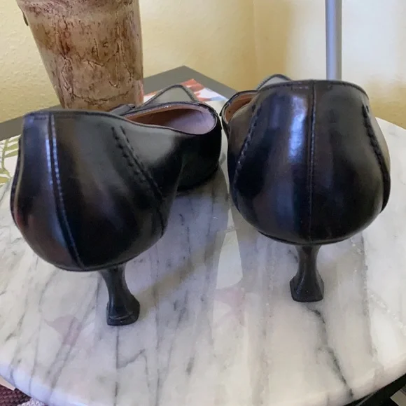 COPY - Manolo Blahnik Kitten Heels Pump - Picture 2 of 6